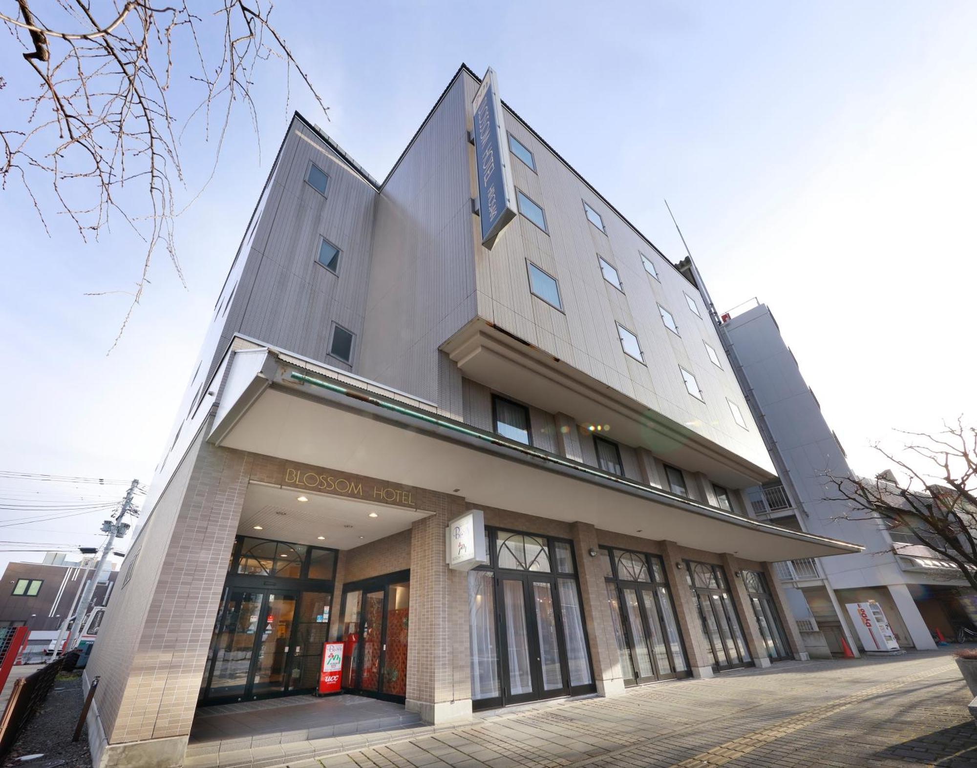 Blossom Hotel Хиросаки Экстерьер фото